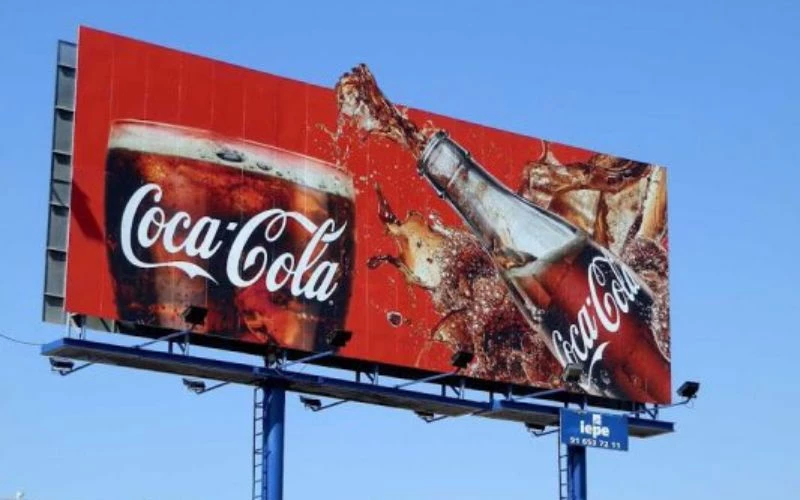 Biển quảng cáo ngoài trời của Coca Cola thu hút hàng triệu người