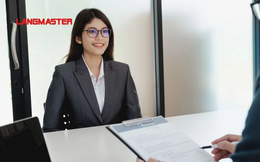 Phụ nữ khi đi phỏng vấn nên chọn trang phục thanh lịch, gọn gàng