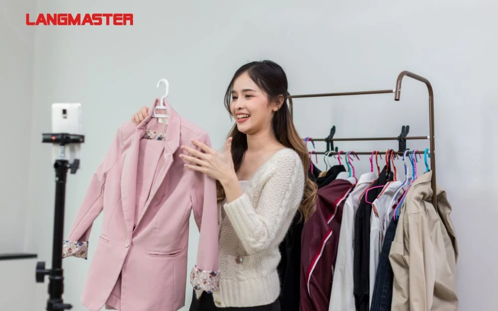 Livestream giúp thương hiệu tương tác trực tiếp với khách hàng một cách thuận tiện