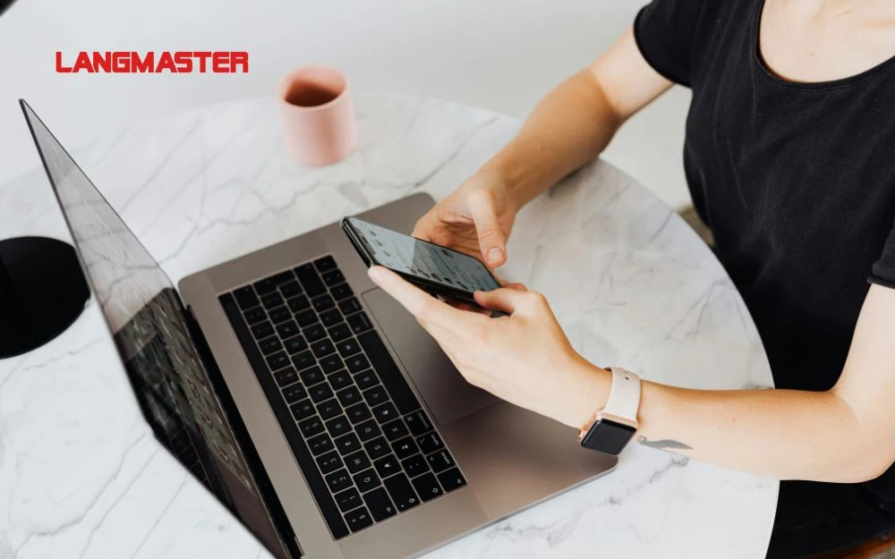 Bạn có thể gửi CV qua email ở bất kỳ đâu qua điện thoại