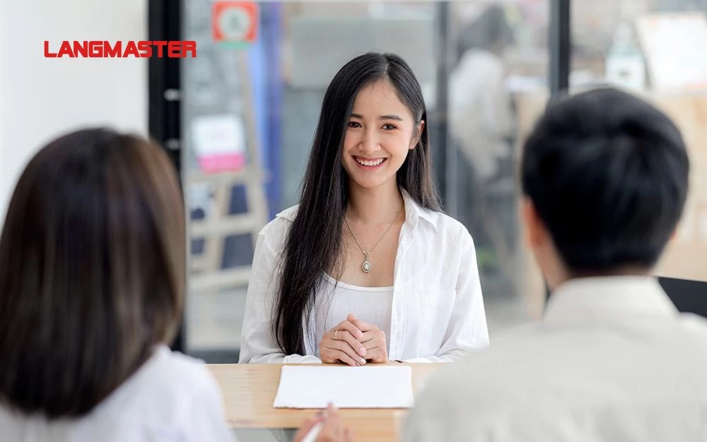 Trang phục phỏng vấn của sinh viên nên lịch sự và trẻ trung