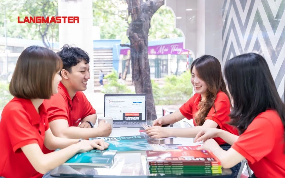 Hãy kết nối và giao lưu với các giáo viên khác để học hỏi và trau dồi thêm kinh nghiệm