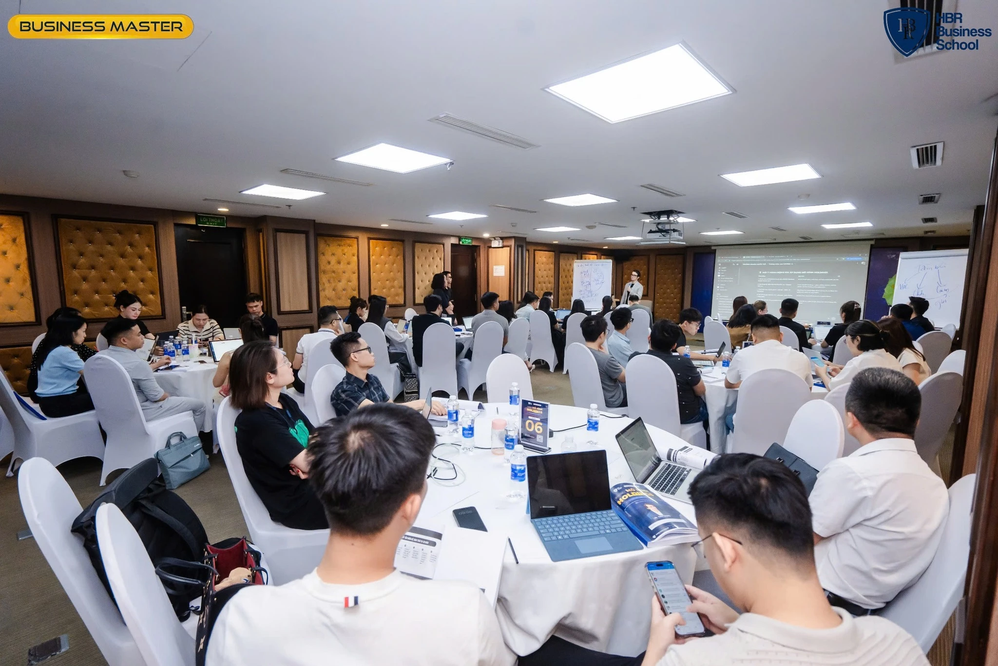 HBR Holdings tiên phong ứng dụng trí tuệ nhân tạo và tư duy dữ liệu vào quy trình vận hành nhằm tối ưu hóa hiệu suất lao động trong kỷ nguyên số.