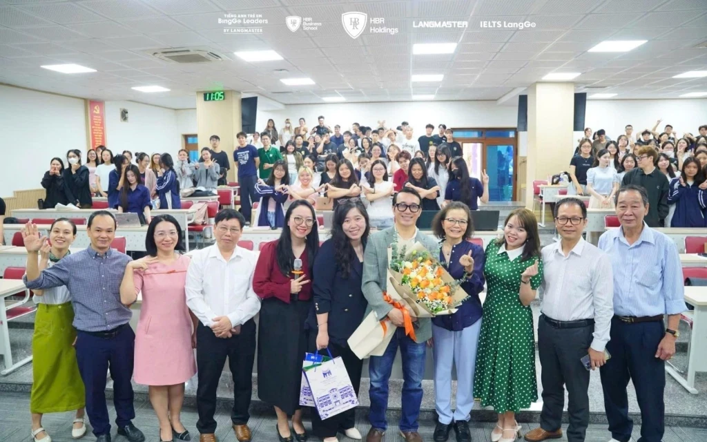 Workshop thu hút sự quan tâm của đông đảo sinh viên và nhân sự ngành Marketing tại Trường Quản trị và Kinh doanh - ĐHQGHN.
