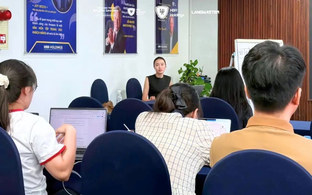 Ms. Nguyễn Thu Trang chia sẻ những tình huống tư vấn thực tế giúp đội ngũ Sales nâng cao tư duy bán hàng.