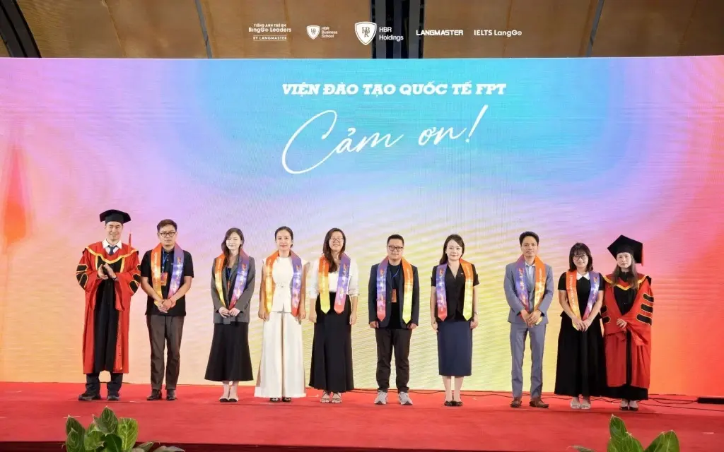 Đại diện doanh nghiệp rạng rỡ tham dự buổi lễ để kết nối và mở ra cơ hội phát triển nghề nghiệp thực tế cho thế hệ trẻ.