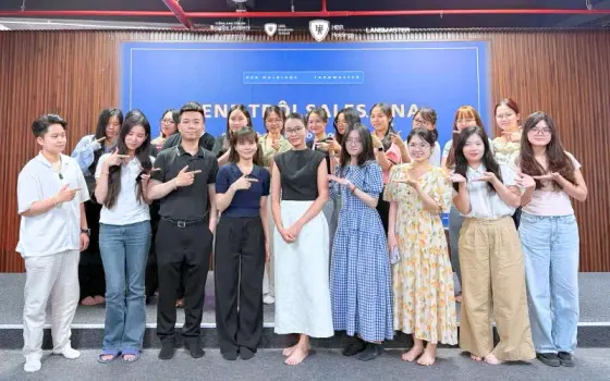 Đội ngũ Langmaster cùng tham gia học tập, trao đổi và thực hành trong chương trình đào tạo nội bộ.