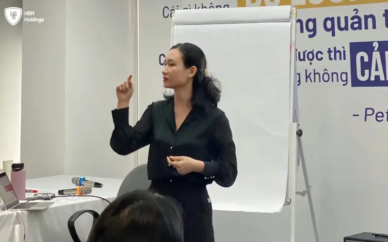 Ms. Khánh Ngân chia sẻ cách tư vấn và nhận diện khách hàng.