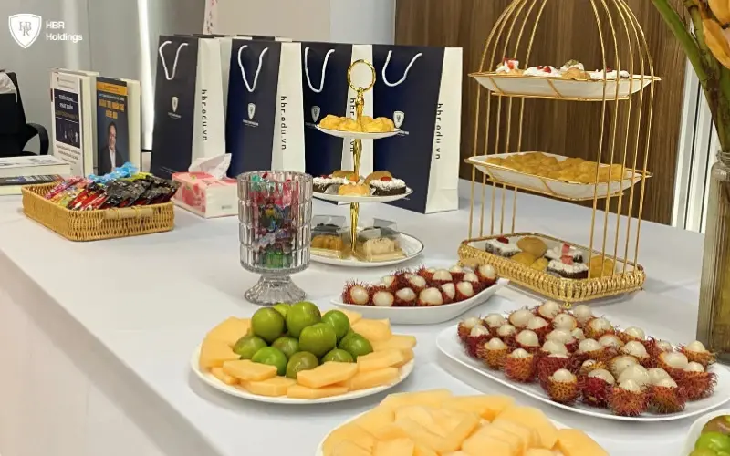 Khu vực teabreak được chuẩn bị chu đáo dành cho người tham dự.